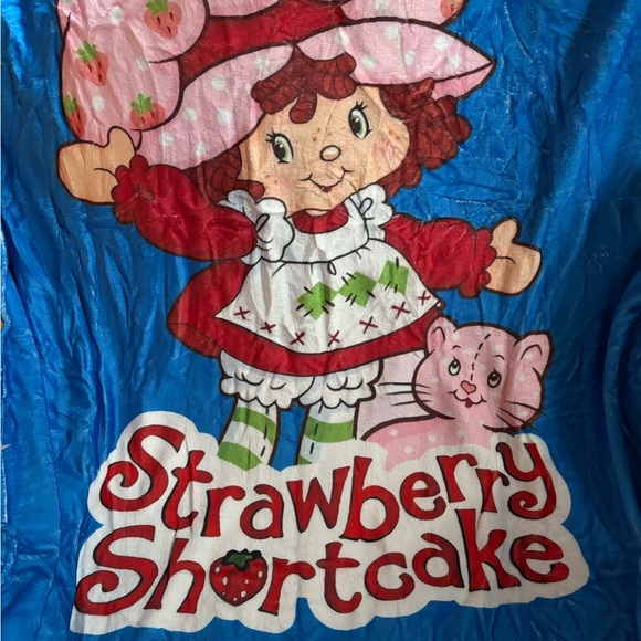 Strawberry Shortcake Blue Blanket - Picture 1 of 1